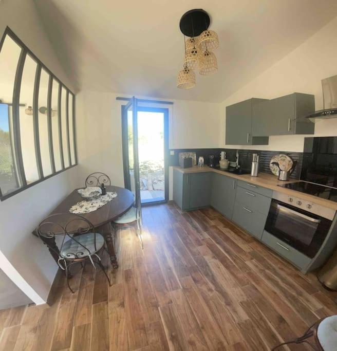Studio Nimes Luaran gambar