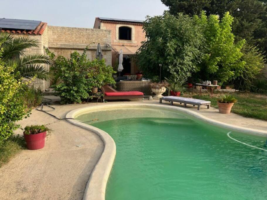 Studio Nimes Luaran gambar